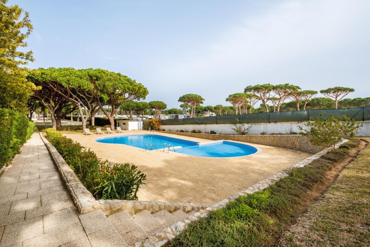 אולוס די אגווה Falesia Beach Villa By The Portuguese Butler מראה חיצוני תמונה