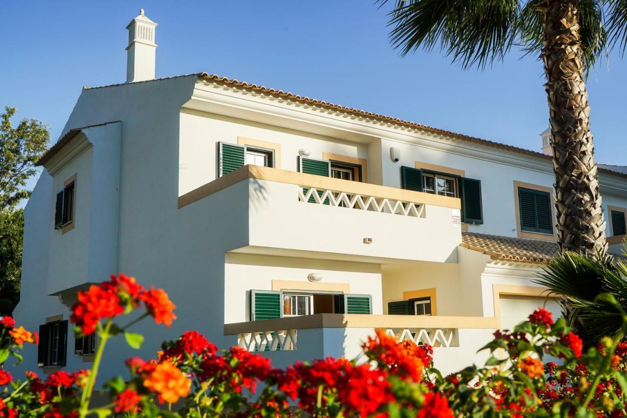 אולוס די אגווה Falesia Beach Villa By The Portuguese Butler מראה חיצוני תמונה